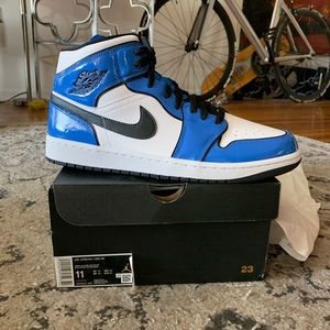 Nike AJ 1 mid Size11 Never Worn